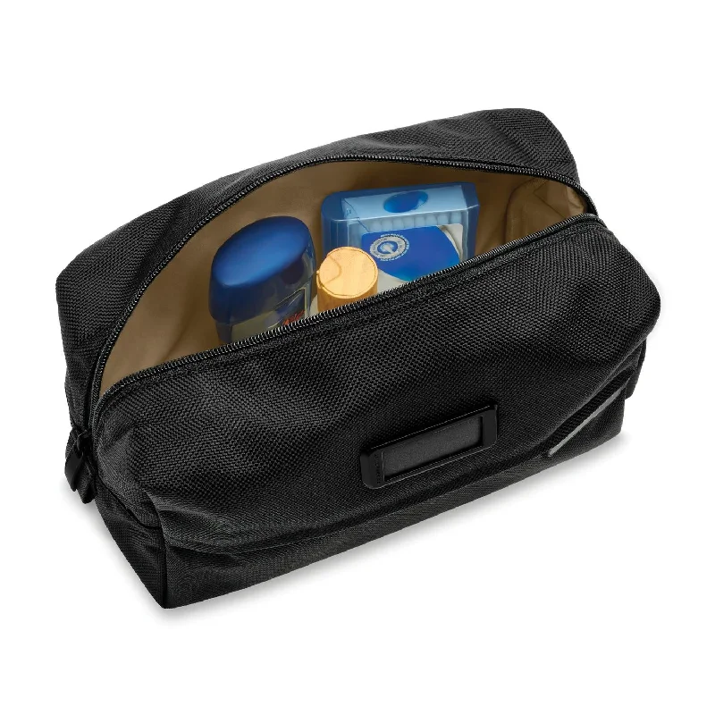 TSA-approved combination locks for luggage security during international travelBriggs & Riley Baseline BL110-4 Everyday Essentials Kit TSA-approved combination locks for luggage security during international travelBriggs & Riley Baseline BL110-4 Everyday Essentials Kit