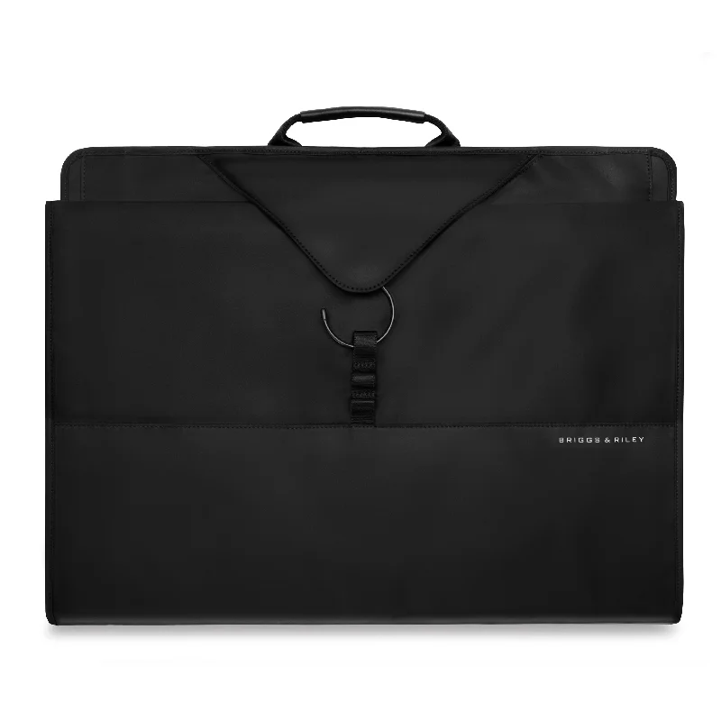 Leather luggage handles for a comfortable and stylish gripBriggs & Riley Check-In Garment Sleeve