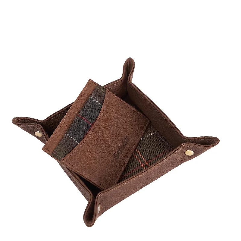 How to choose the right money clipBarbour Leather Valet Tray and Card Holder Gift Set Classic Tartan / Brown How to choose the right money clipBarbour Leather Valet Tray and Card Holder Gift Set Classic Tartan / Brown