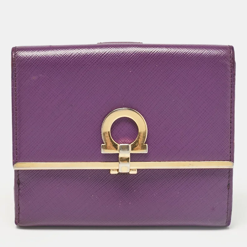 Money clips with magnetic closureSalvatore Ferragamo Purple Leather Gancio Clasp French Wallet Money clips with magnetic closureSalvatore Ferragamo Purple Leather Gancio Clasp French Wallet